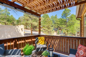 Woodland Park Apartment Forest Views and Deck!